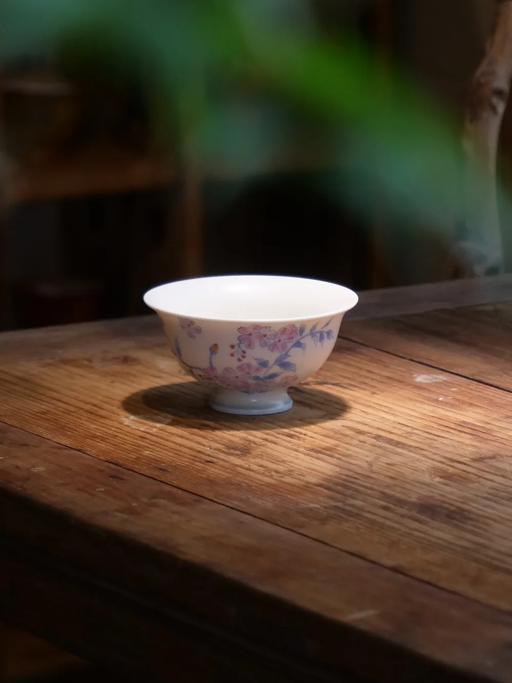 华箐堂斗彩蓝楹花高足杯