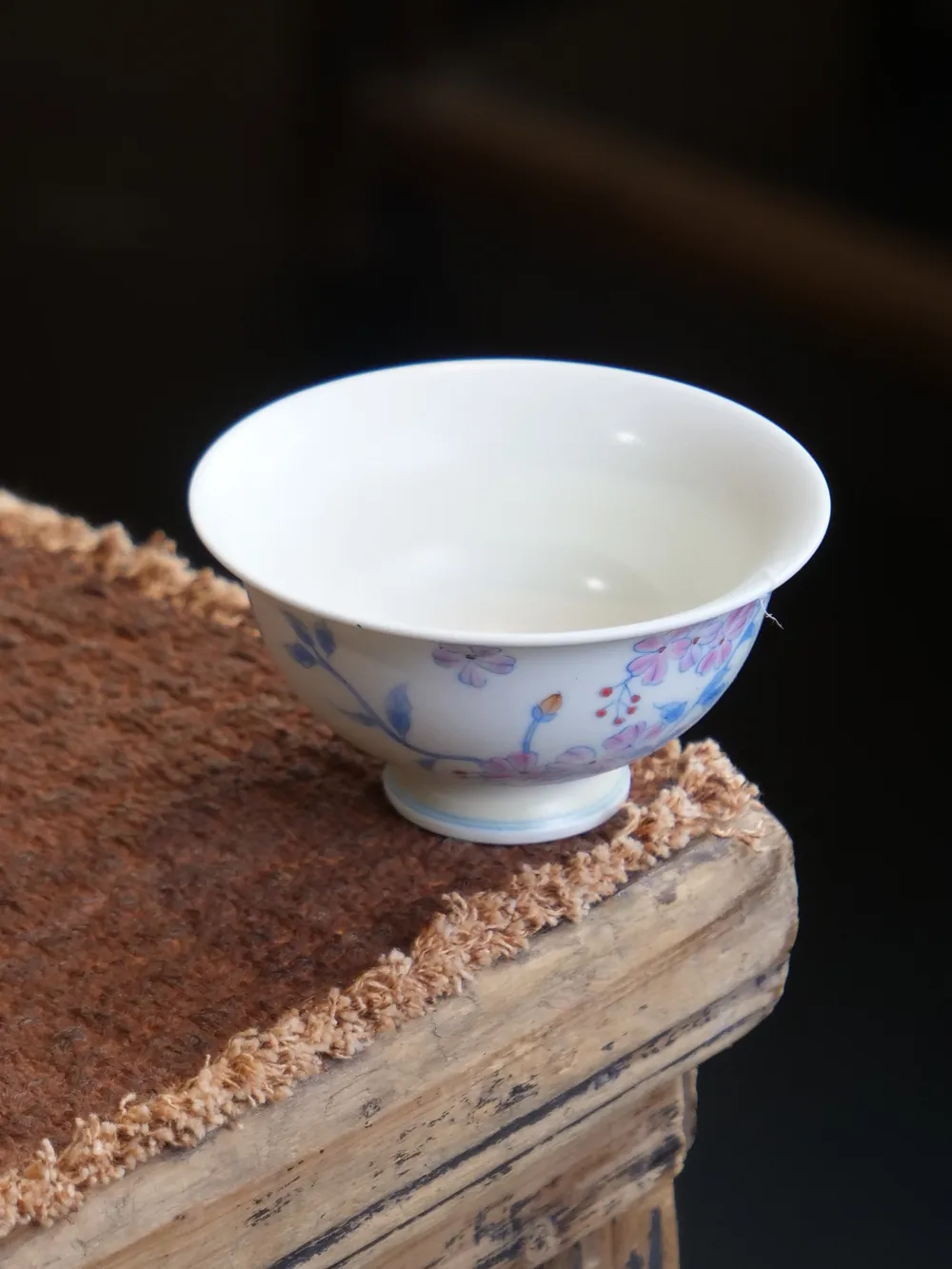 华箐堂斗彩蓝楹花高足杯