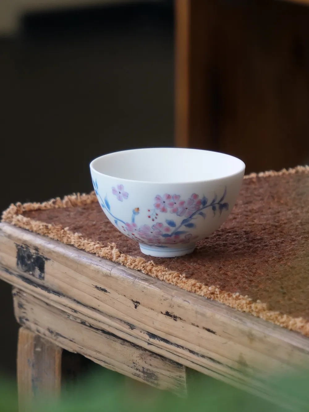 华箐堂斗彩蓝楹花鸡心杯