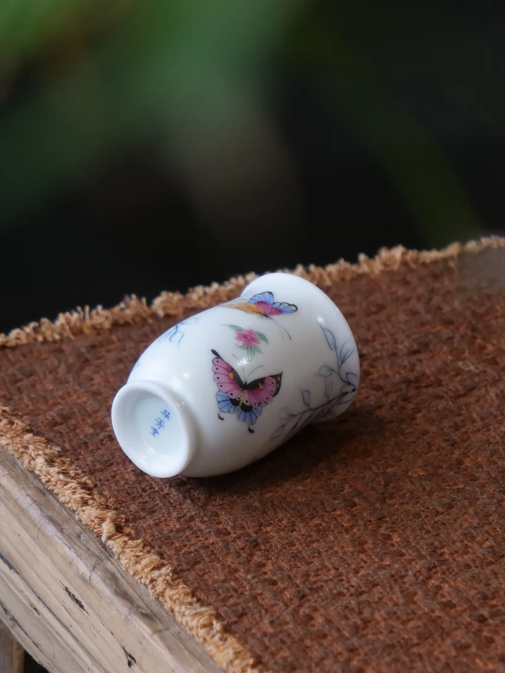 华箐堂斗彩蝴蝶闻香杯