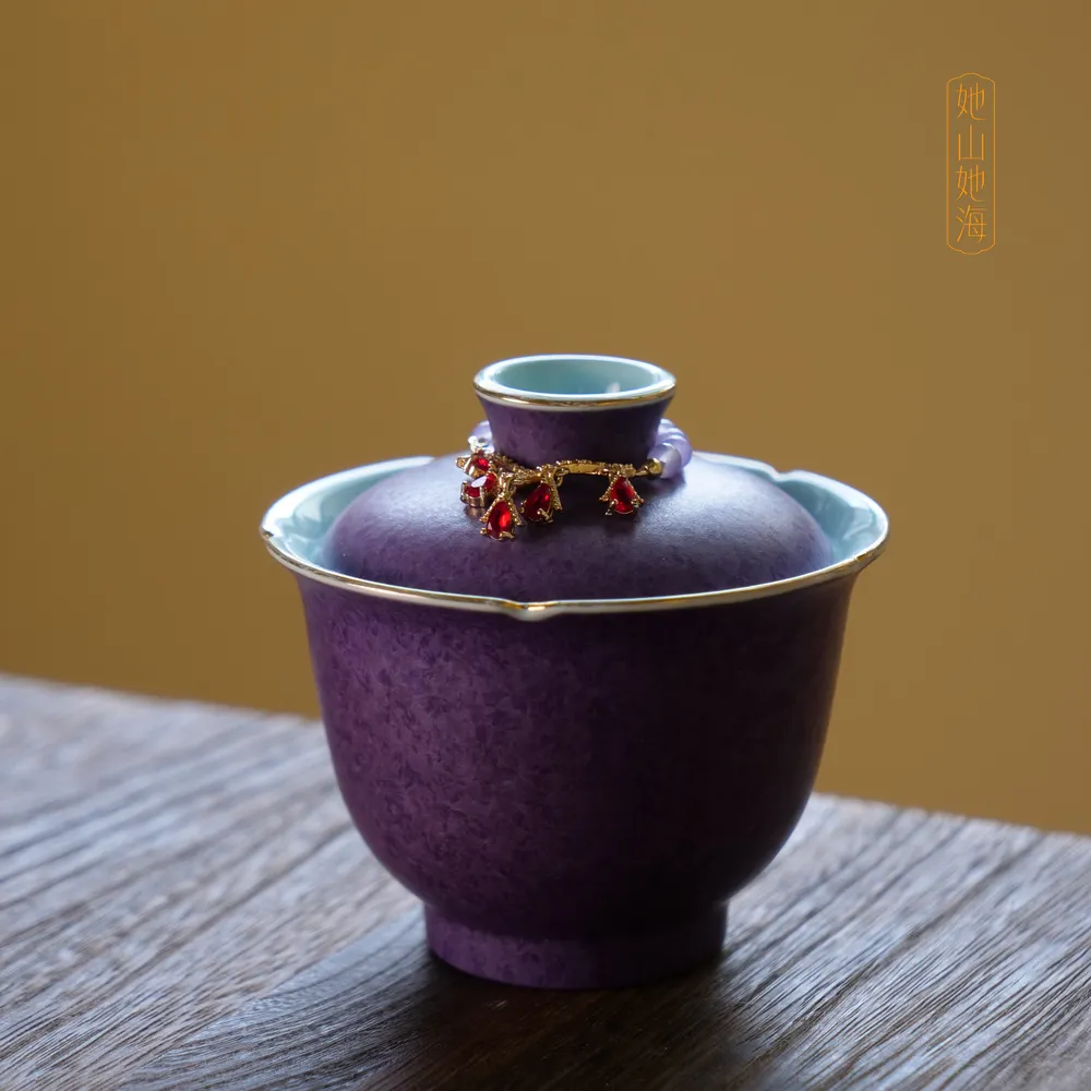 紫陌延维花口金边小盖碗