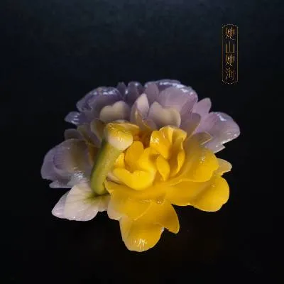 紫黄色牡丹陶瓷摆件
