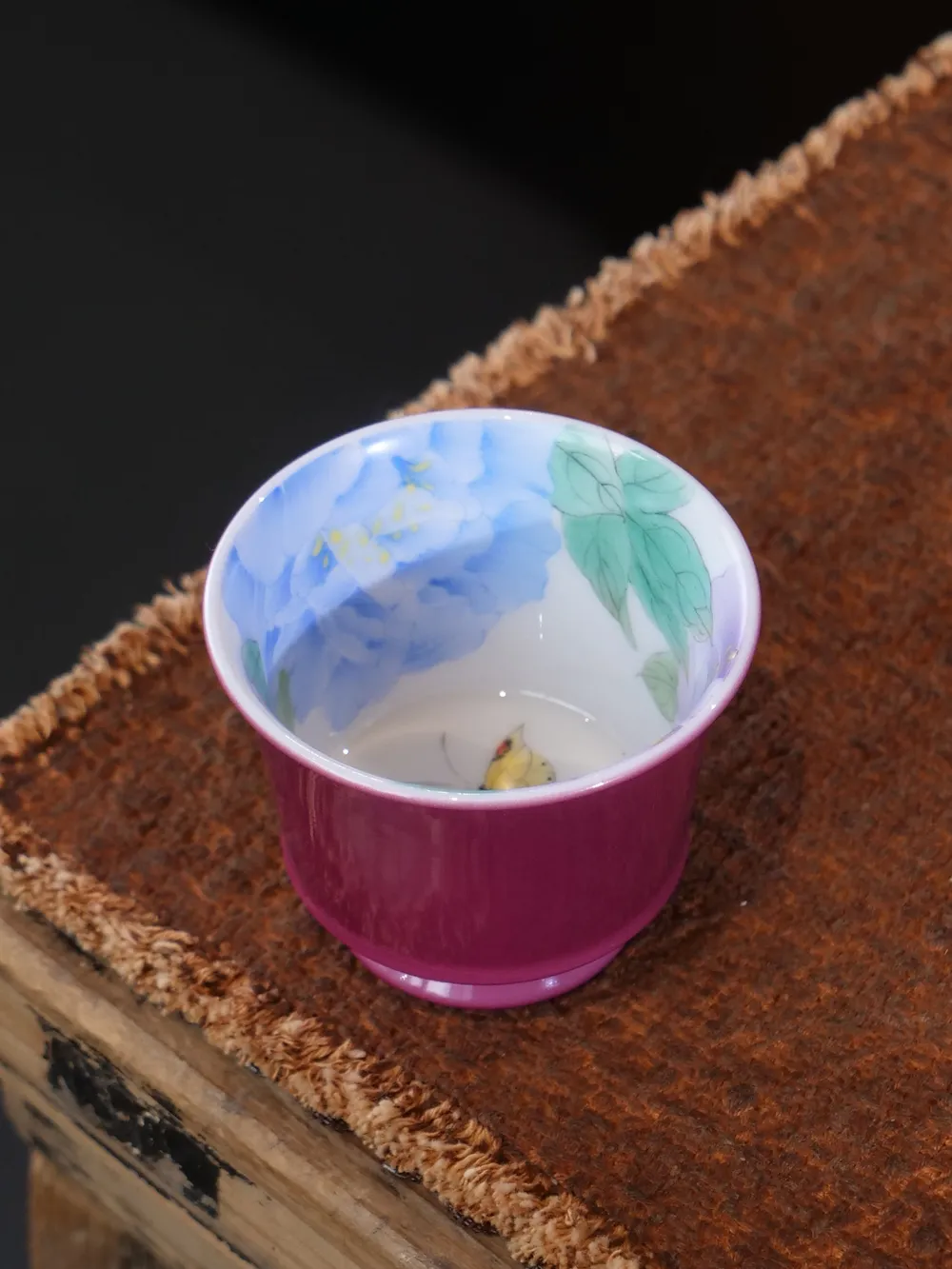 胭脂红三娇牡丹马蹄杯