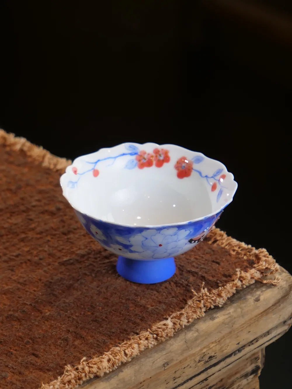 蓝樱梦华高足葵口杯