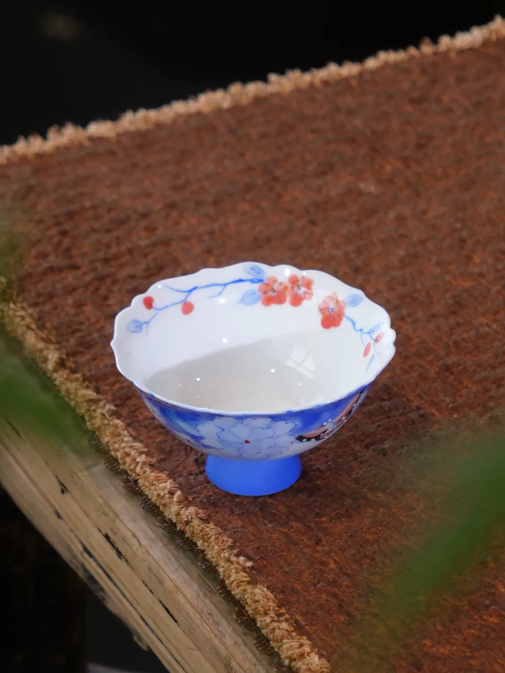 蓝樱梦华高足葵口杯