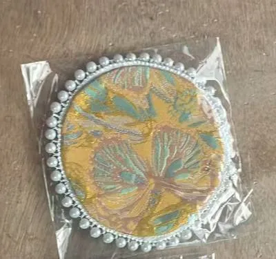 金色织锦珍珠圆杯垫