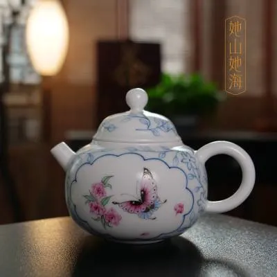 青花斗彩开窗蝴蝶茶壶