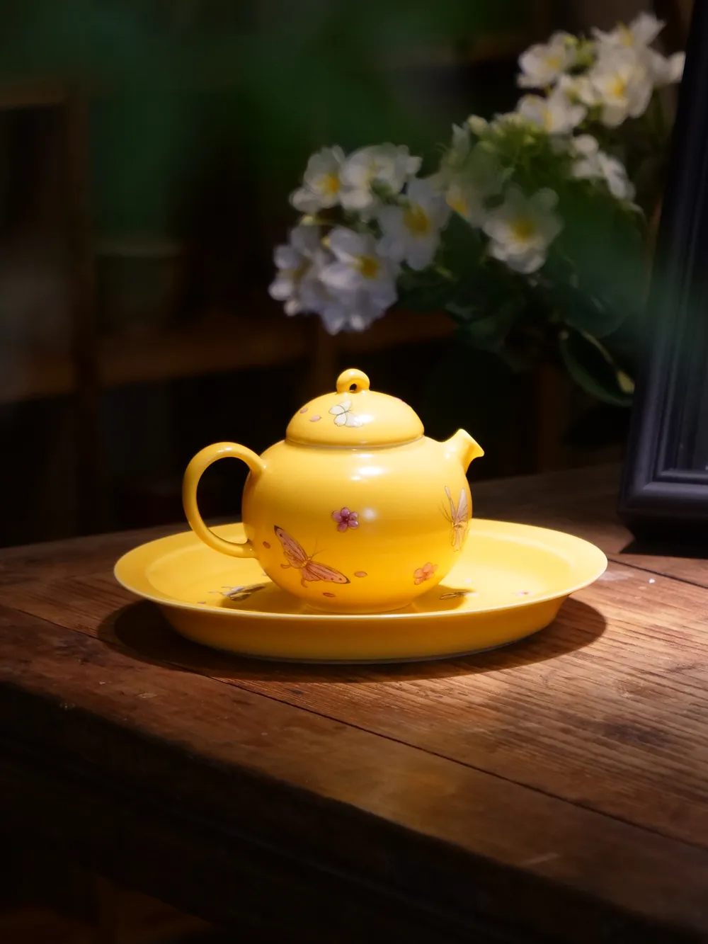 鸡油黄提梁壶