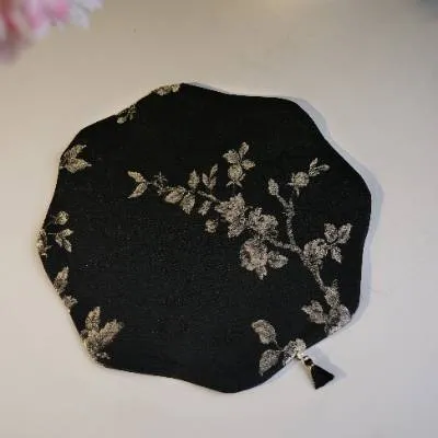 黑色海棠花花瓣茶席