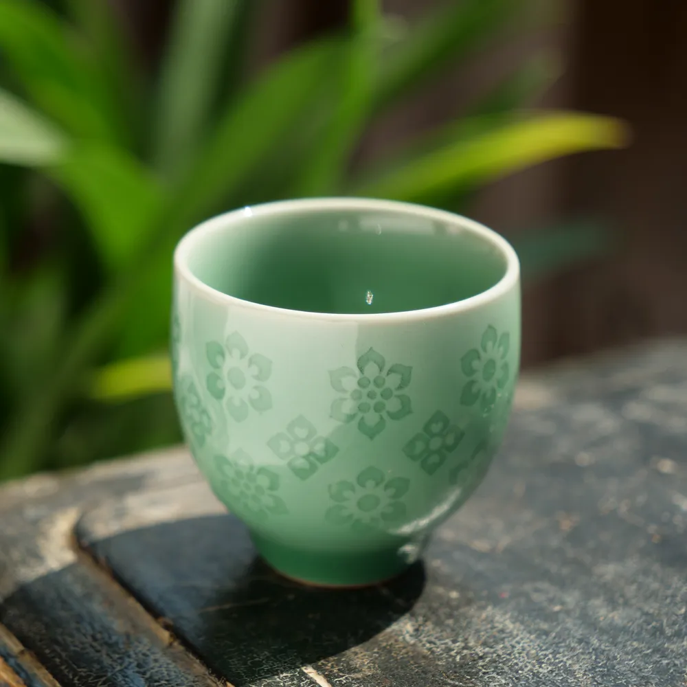 龙泉青瓷宝相花品茗杯