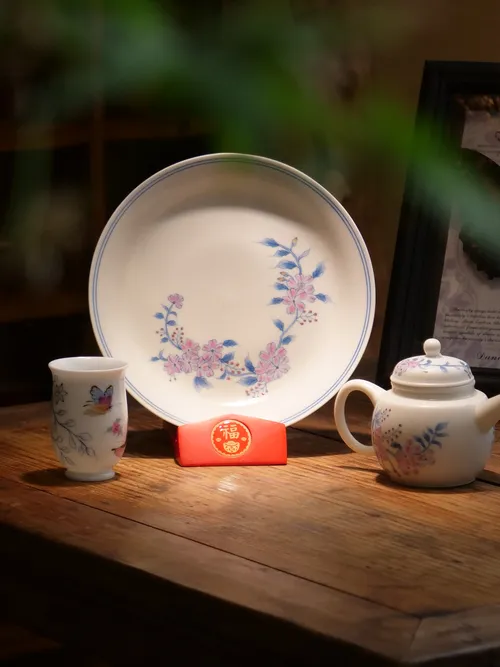 华箐堂斗彩蝴蝶闻香杯