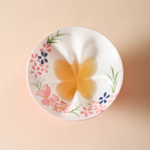 手绘樱花蝴蝶杯
