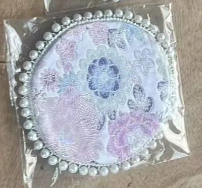 淡紫色花卉织锦珍珠圆杯垫