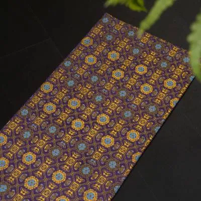 紫色菱格纹花团茶席