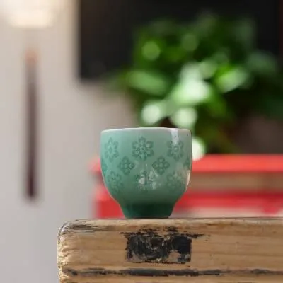 龙泉青瓷宝相花品茗杯